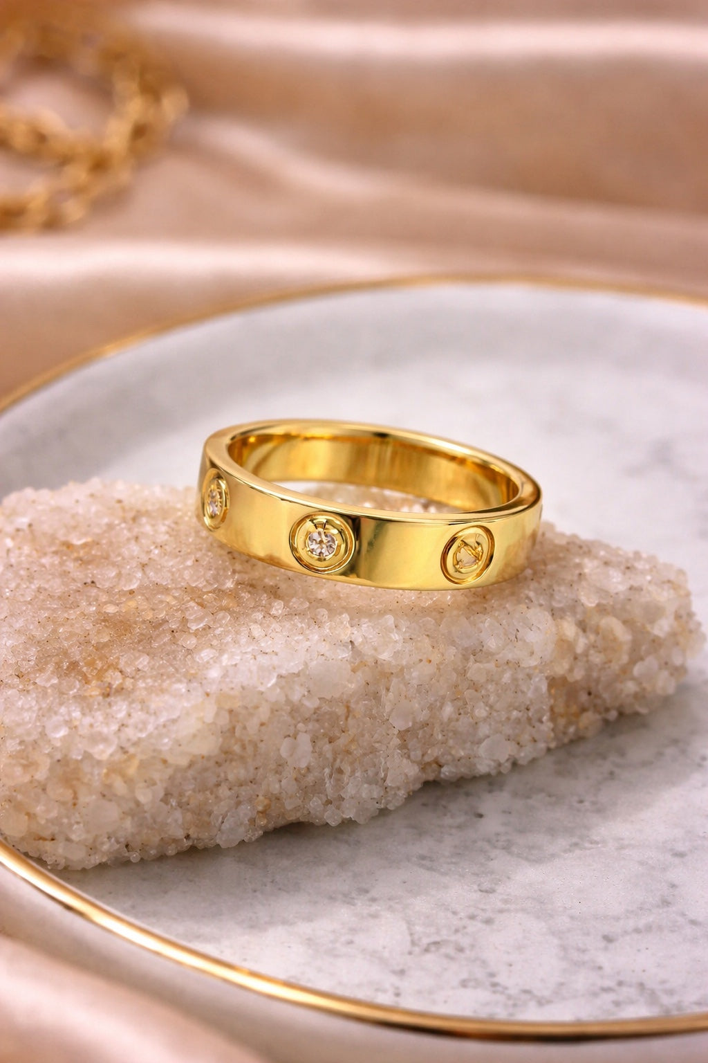 Alternate Stone ring placed on the rock