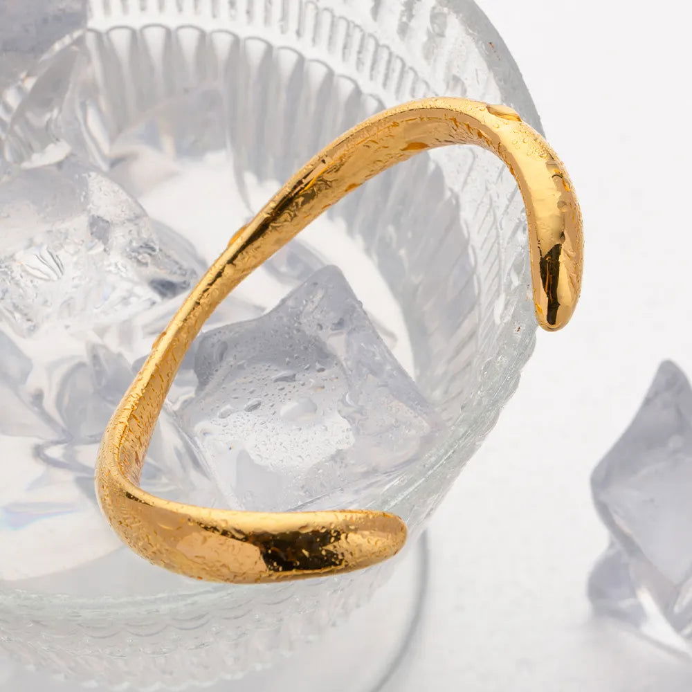 Open Curve Bracelet - HOJ
