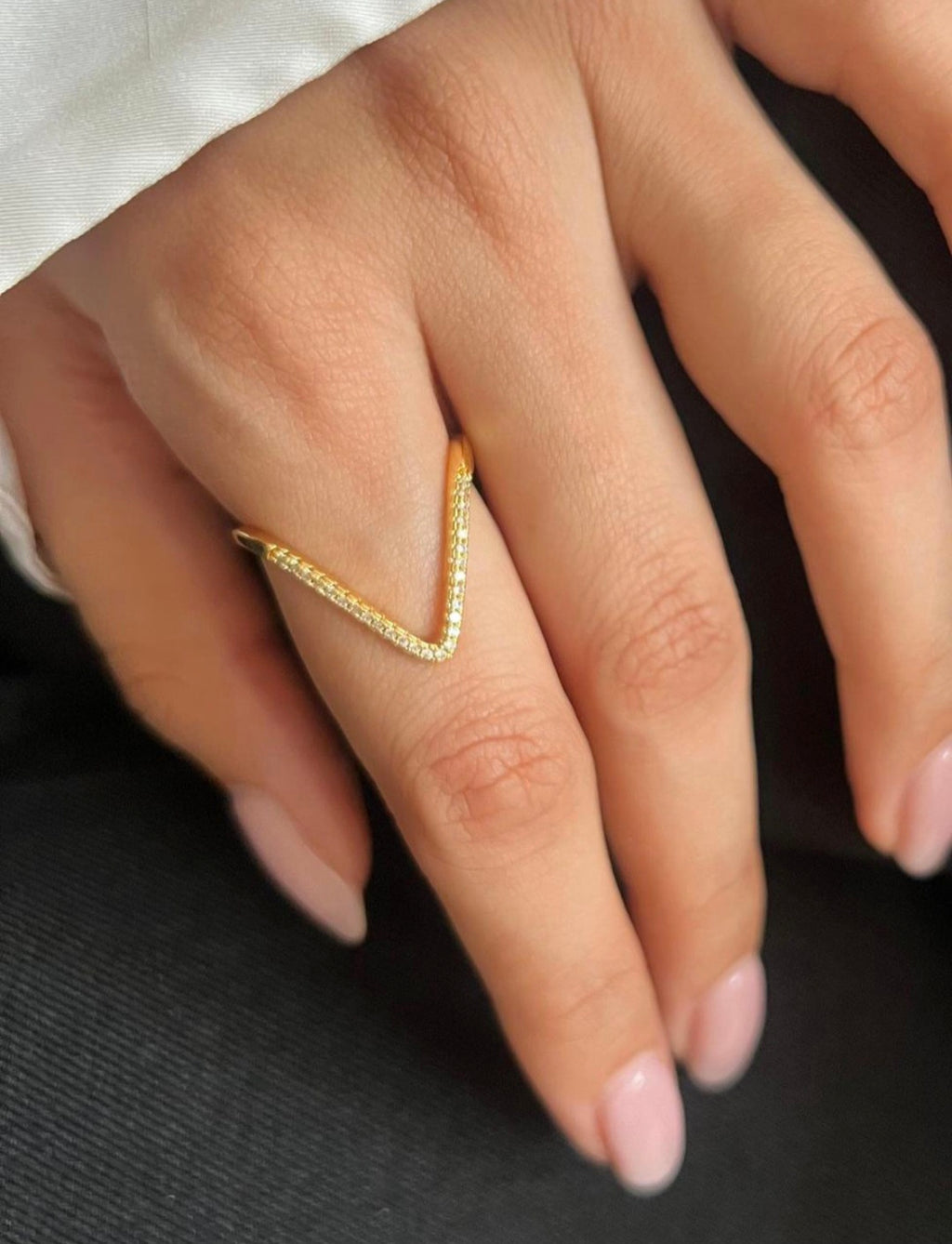 Velora Finger Ring - Hues of Jewels