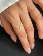 Velora Finger Ring - Hues of Jewels